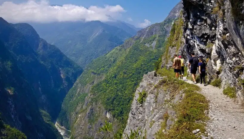 Zhuilu Walk Zhuilu old trail tour in taroko gorge, jhuilu old trail